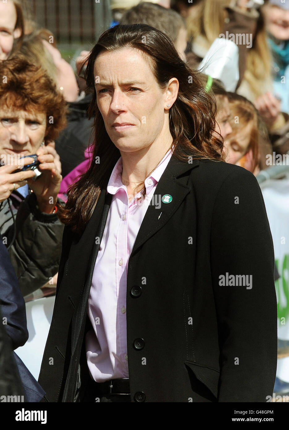 Il sergente Emma Probert, un ufficiale di protezione reale della polizia metropolitana assegnato per proteggere Kate Middleton, fidanzato del principe William, in servizio al Witton Country Park, Blackburn, Lancashire. Foto Stock