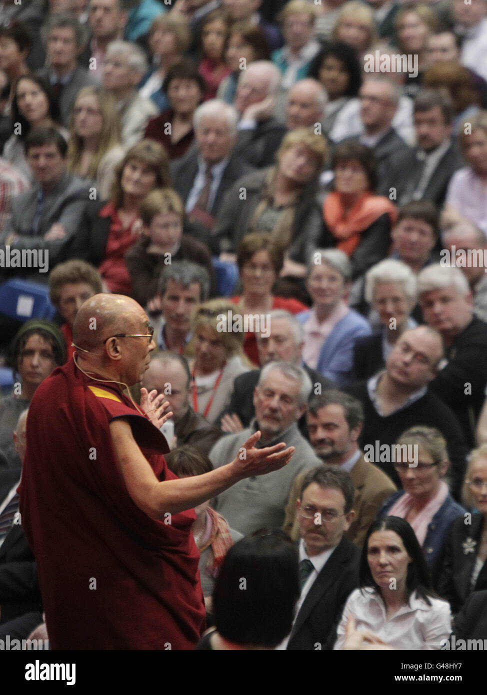 Il leader spirituale del Tibet, il Dalai lama, si è rivoltato all'Università di Limerick su "il potere del perdono". Foto Stock