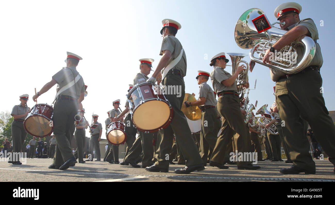 The Band of the Royal Marines durante le prove per il prossimo matrimonio reale, all'HMS Collingwood di Fareham, Hampshire. Foto Stock