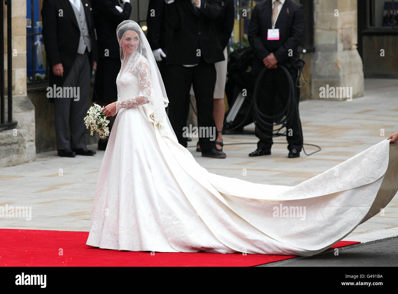 Kate Middleton arriva a Westminster Abbey, Londra, prima del suo matrimonio con il principe William. Foto Stock