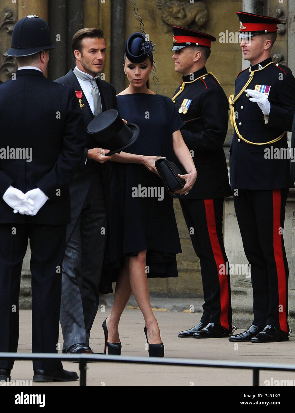 David e Victoria Beckham arrivano all'Abbazia di Westminster prima del matrimonio tra il principe William e Kate Middleton. Foto Stock