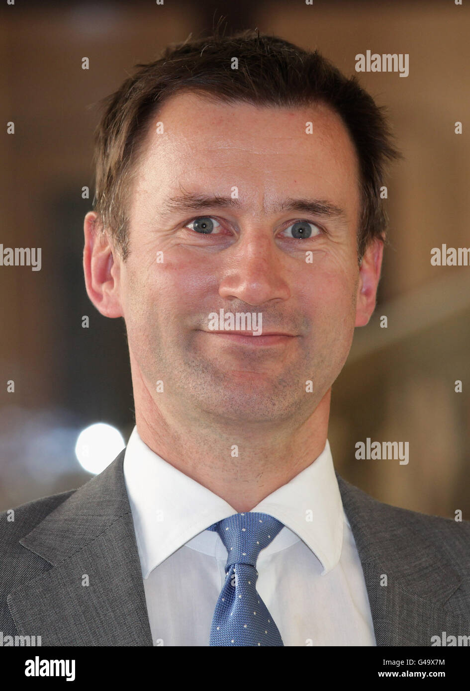 Il Segretario alla Cultura Jeremy Hunt arriva ad un ricevimento per celebrare i giovani delle arti dello spettacolo, a Buckingham Palace, nel centro di Londra, tenuto dalla Regina Elisabetta II Foto Stock