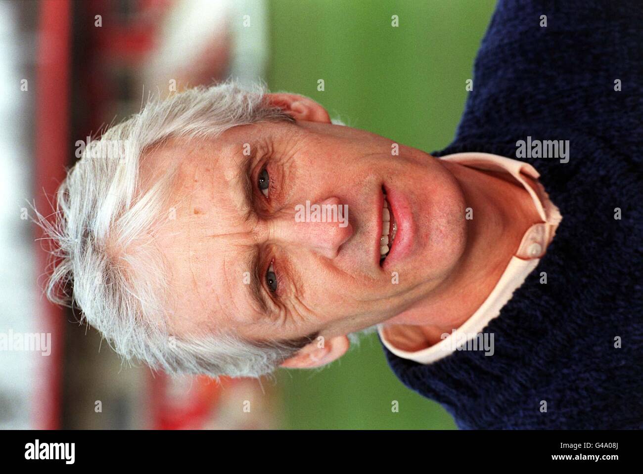 Il manager di Stevenage Borough Paul Faircough, presso il Broadhall Way Stadium del Vauxhall Conference Club oggi (venerdì) dopo che Newcastle United ha finalmente accettato la decisione della Football Association che il loro quarto turno di fa Cup contro Stevenage sarà giocato a terra. Newcastle ha lamentato che il terreno, che avrà la sua capacità aumentata da 6,600 a 8,000 per la partita televisiva con posti a sedere temporanei, non è abbastanza grande. Vedi PA Story SOCCER Stevenage. Foto di Fiona Hanson. Foto Stock