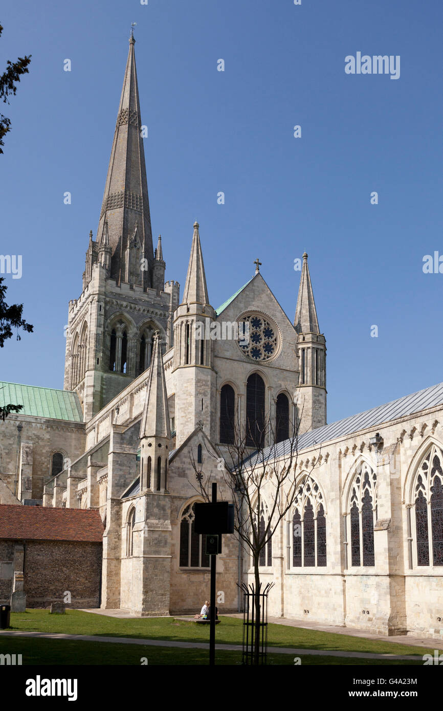 Il sud ovest volto di Chichester Cathedral, Chichester, West Sussex, in Inghilterra, Regno Unito, Europa Foto Stock