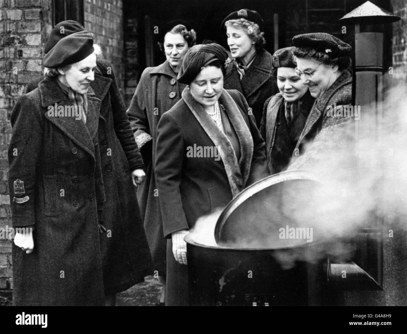 Royalty - La Regina Madre - Le donne di servizio volontario - 1953 Foto Stock
