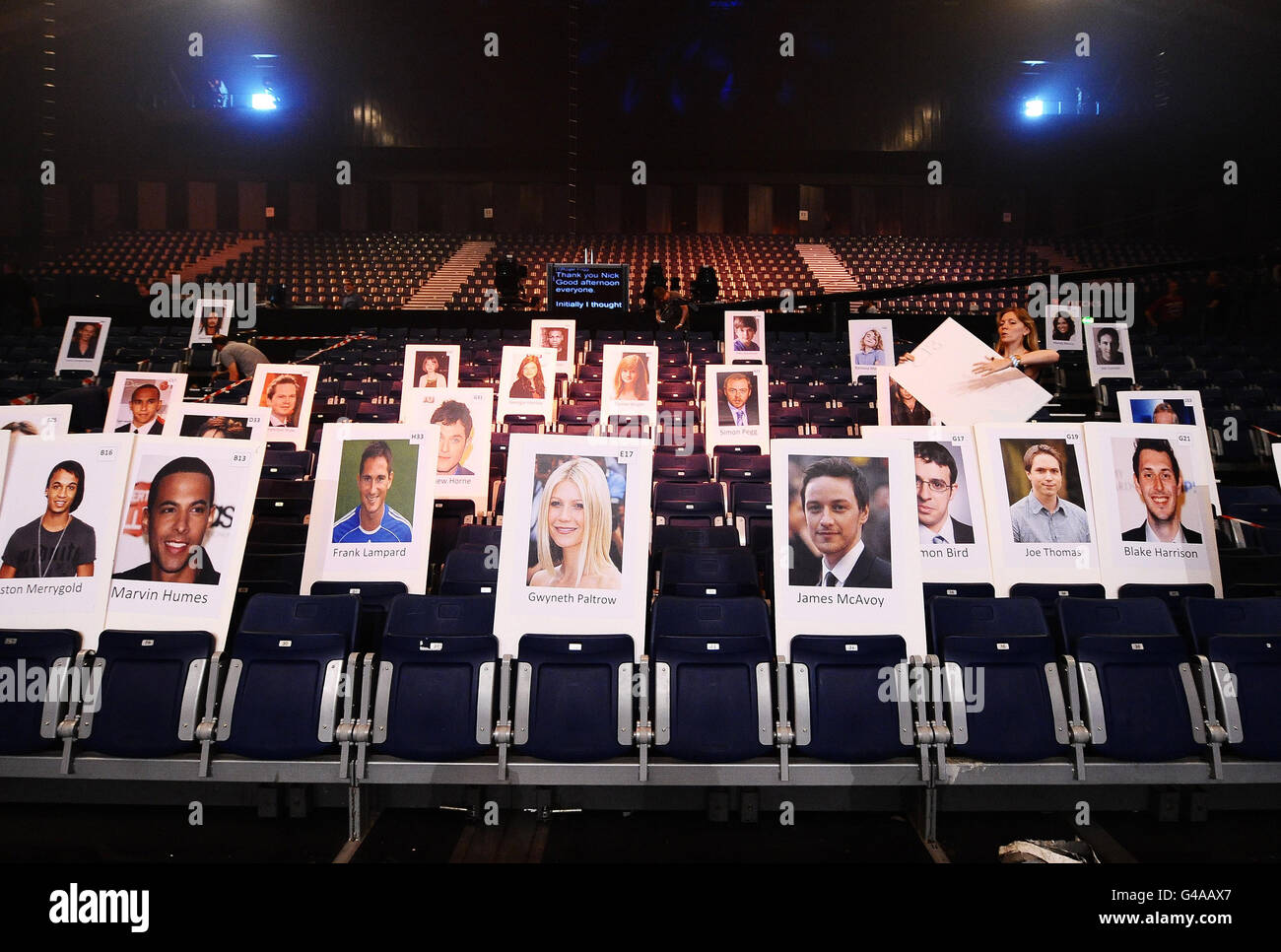 Le carte nominative sono in grado di mostrare la disposizione dei posti a sedere per i l'Oreal Paris National Movie Awards a Wembley a Londra, che saranno proiettati mercoledì 11 maggio. Foto Stock