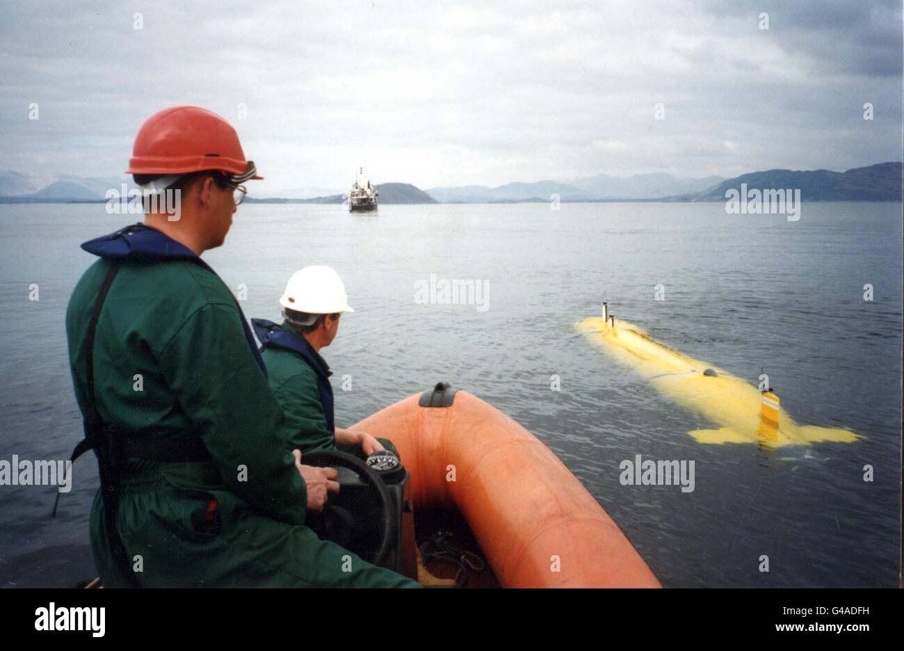 Autosub One, in fase di sperimentazione in Scozia, l'intelligente sottomarino giallo che si naviga è sviluppato in Gran Bretagna ed è stato impostato per spingere indietro le frontiere dell'esplorazione oceanica. Operando da computer e satelite, il torpediniere lungo 10 piedi, ha la capacità di effettuare complesse missioni sottomarine, ed è considerato come l'equivalente di una sonda spaziale senza equipaggio. Vedi il sottomarino DI SCIENZA di storia di PA. Foto PA Foto Stock
