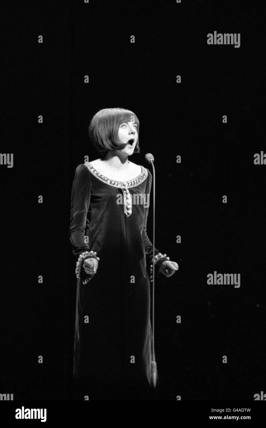 Intrattenimento - Royal Variety Performance - Cilla Black - London Palladium Foto Stock