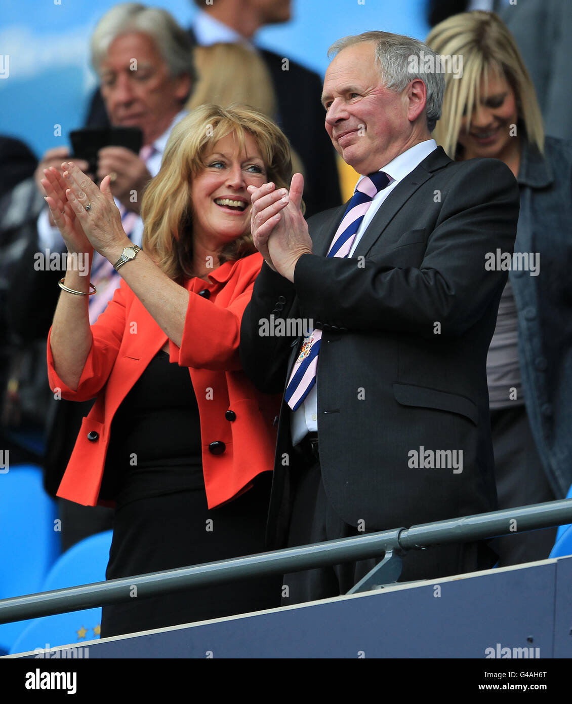 Calcio - Blue Square Premier League - Gioca fuori finale - AFC Wimbledon / Luton Town - City of Manchester Stadium. Nick Owen, presidente della città di Luton Foto Stock