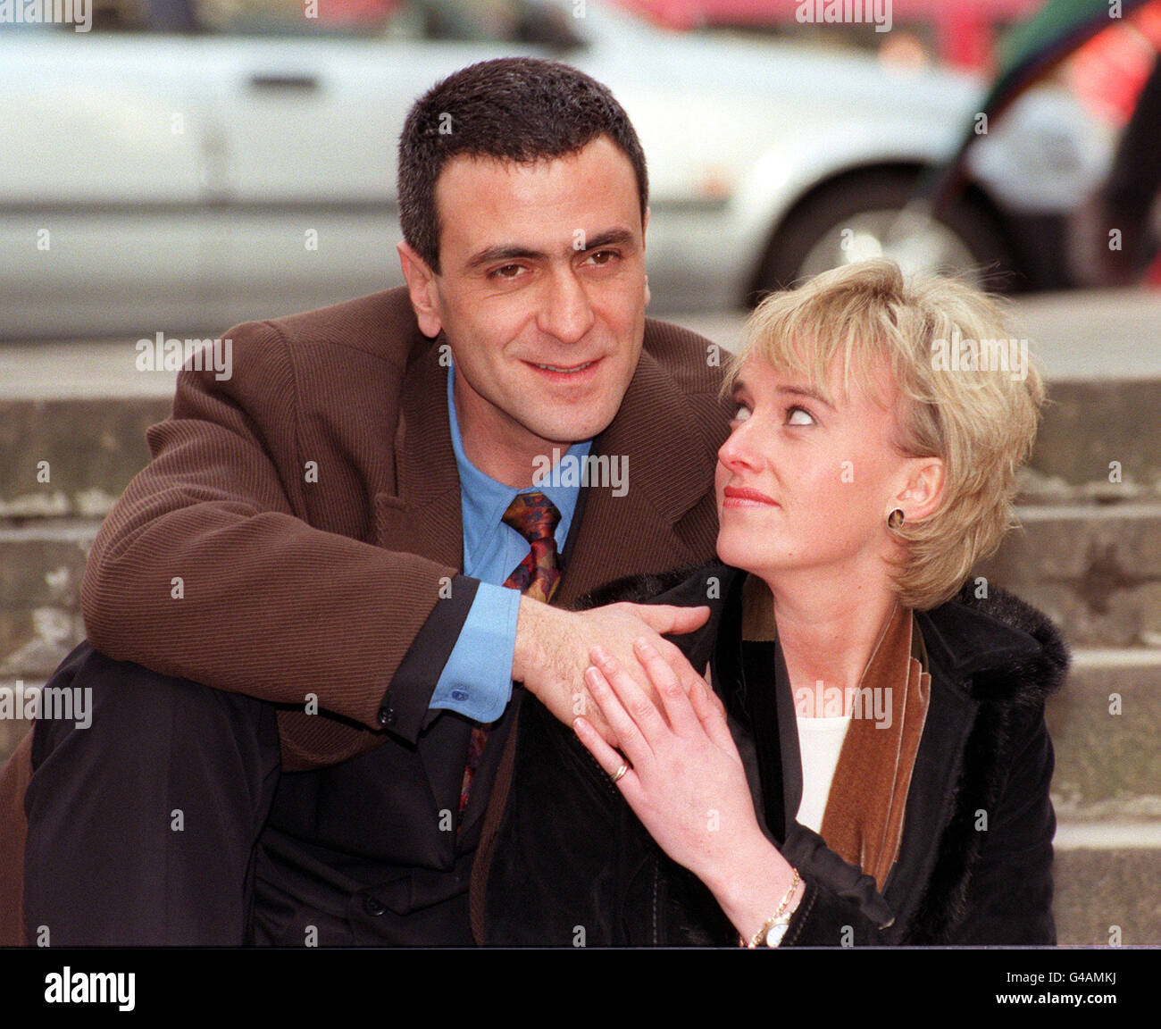 Gli attori Amy Seccombe e George Jackos, che giocano Diana, la Principessa del Galles e Dodi Fayad, in un film televisivo sul loro rapporto, intitolato People's Princess - A Tribute, posano per i media di Londra oggi (Weds). Il look-a-like del film è stato svelato tra le minacce da parte degli avvocati che l'azione potrebbe essere intrapresa prima che fosse proiettato. Iniziano a filmare il mese prossimo, ma già ha spinto la principessa Mishcon de Reya studio legale a lamentarsi che il progetto era del tutto inappropriato e insensibile. Il commento è venuto come Mirror Television preparato a rivelare i dettagli del film di due ore dovuto Foto Stock