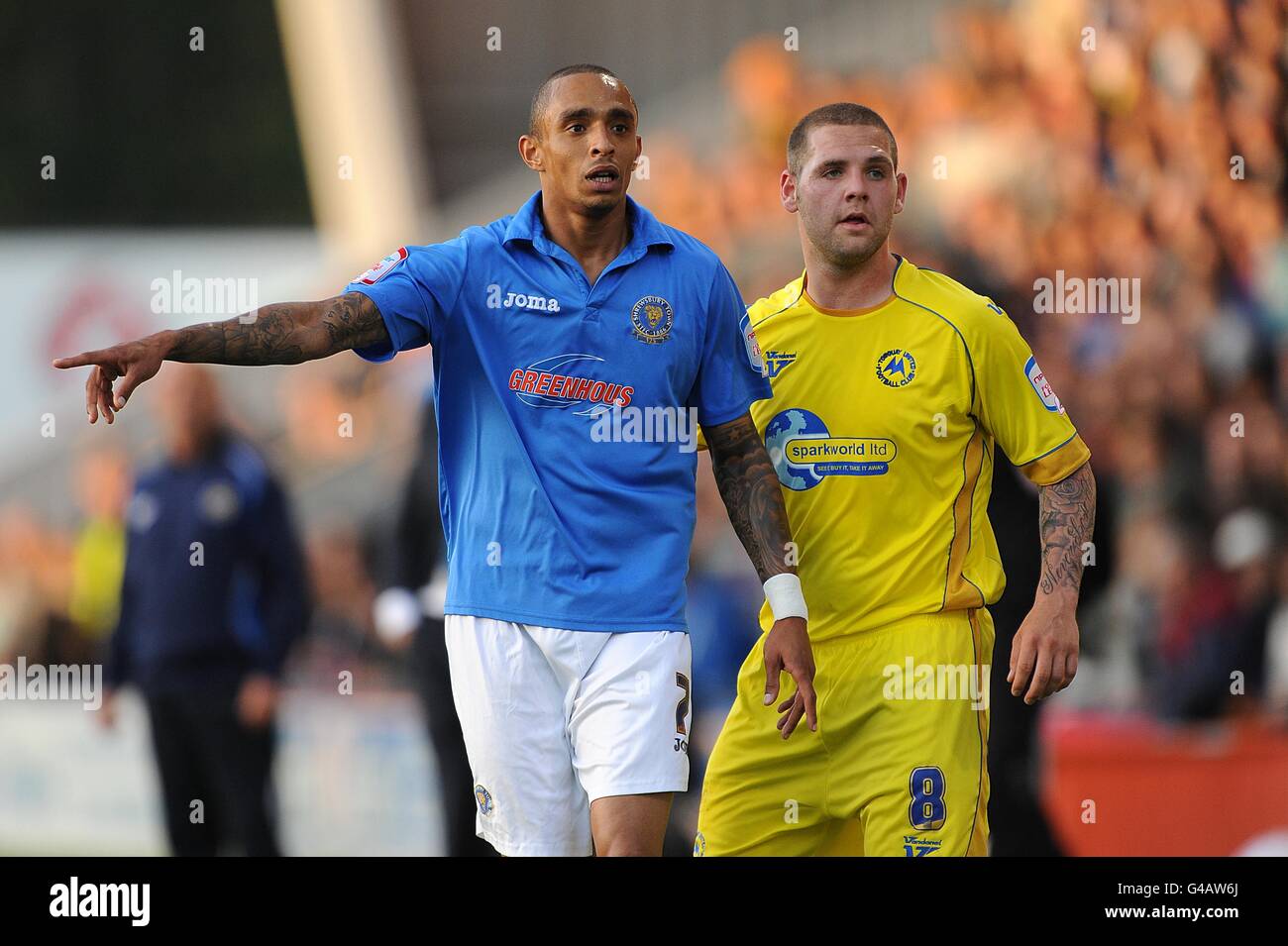 Calcio - Npower Football League Two - Gioca fuori semifinale - Shrewsbury Town / Torquay United - Greenhous Meadow. Mark Wright di Shrewsbury Town (a sinistra) e Billy Kee di Torquay United Foto Stock