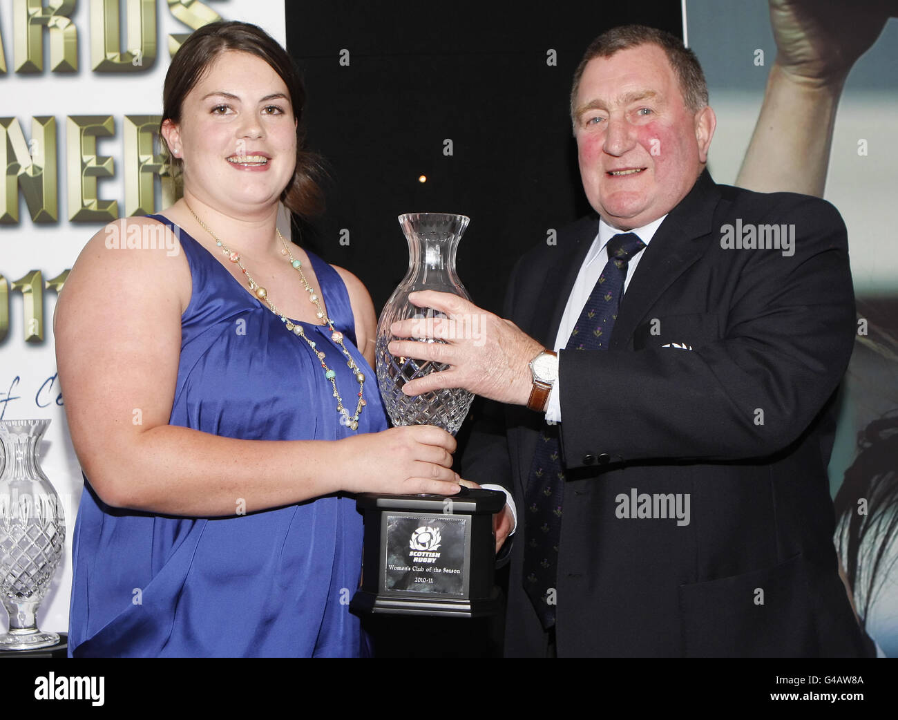 Premio s Club of the Season a Hillhead e Jordanhill Captain Lindsey Smith durante la cena Scottish Rugby Union Club Awards a Murrayfield, Edimburgo. PREMERE ASSOCIAZIONE foto. Data immagine: Venerdì 20 maggio 2011. Il credito fotografico dovrebbe essere: Danny Lawson/PA Wire. Foto Stock