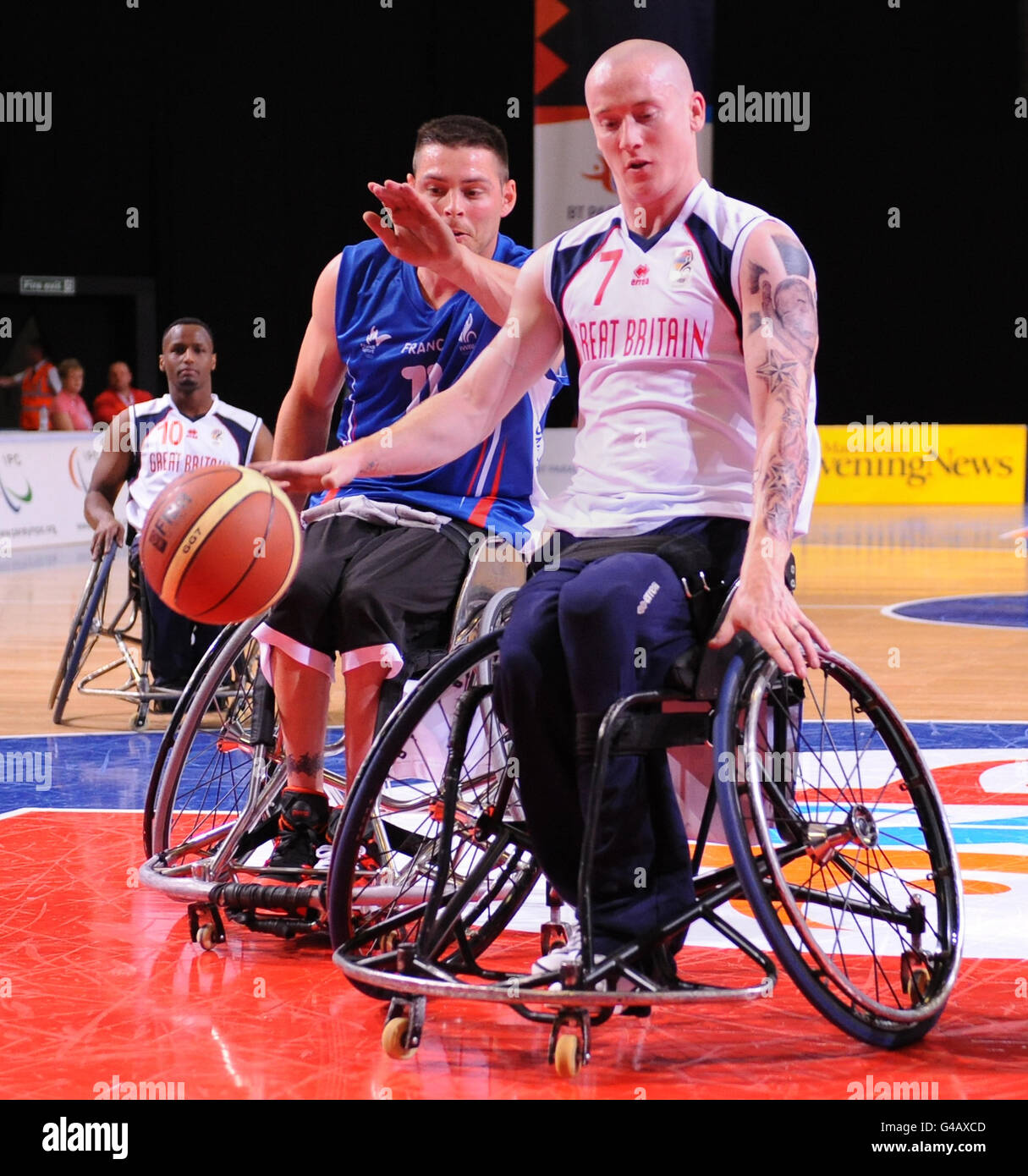 Paralimpiadi - BT Paralimpiadi Coppa del mondo 2011 - Day One - Manchester. Terry Bywater della Gran Bretagna e Laurent Blasczak della Francia durante la Coppa del mondo Paralimpico di Manchester. Foto Stock