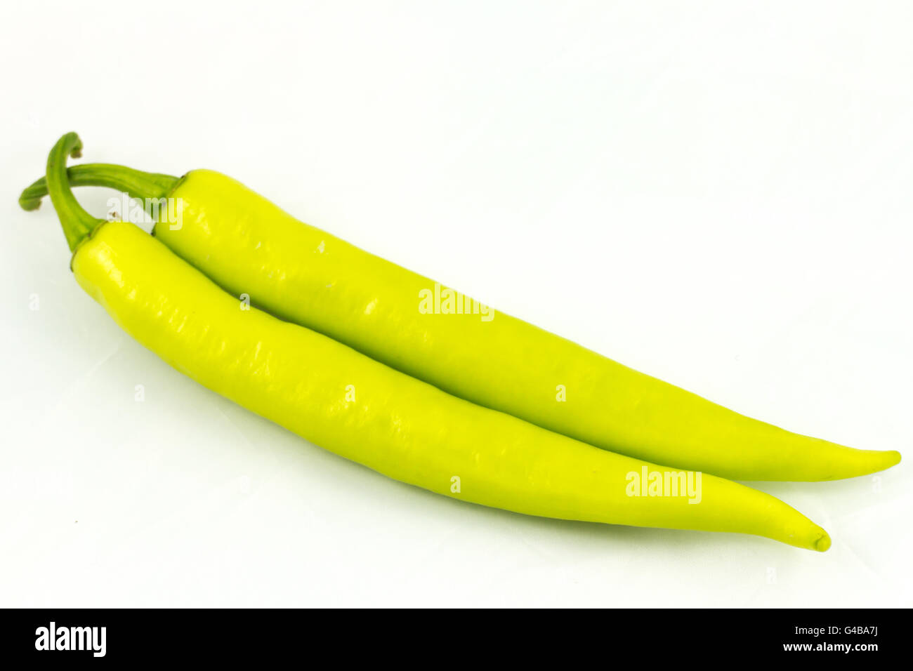 Il pepe verde isolato su uno sfondo bianco Foto Stock