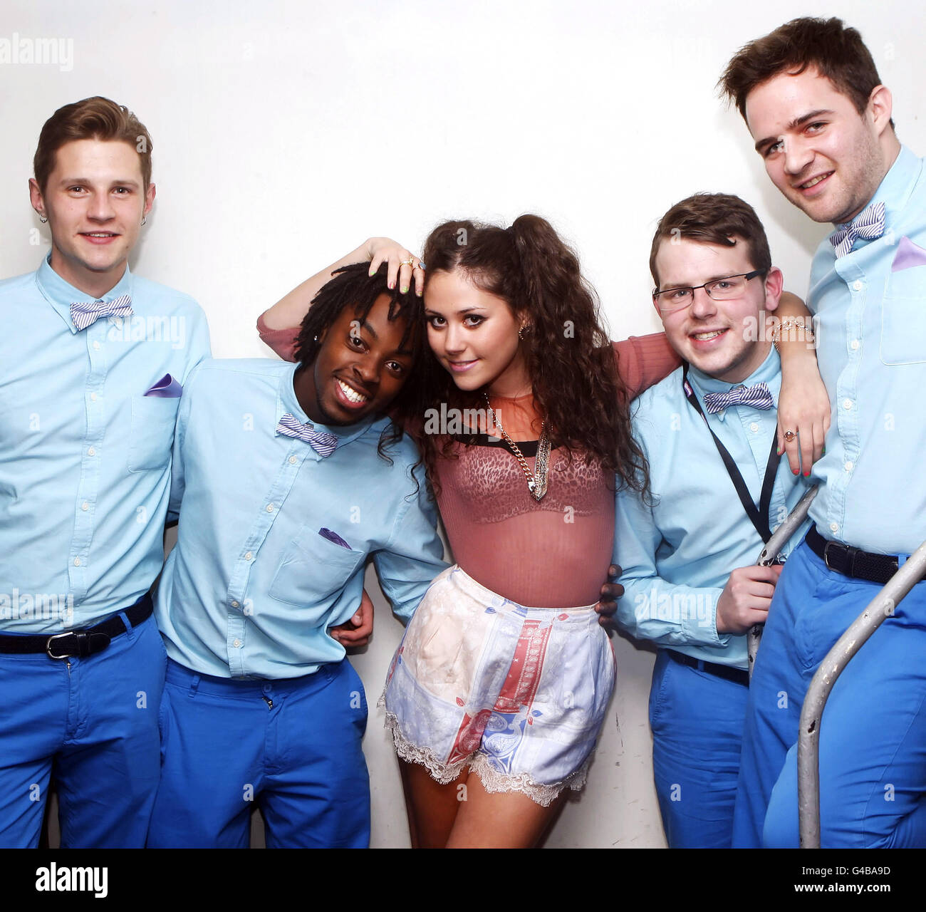 Eliza Doolittle viene raffigurata con la sua band prima di andare in scena all'evento Smooth radio Love Life, Love Music al Ferry di Glasgow. Foto Stock