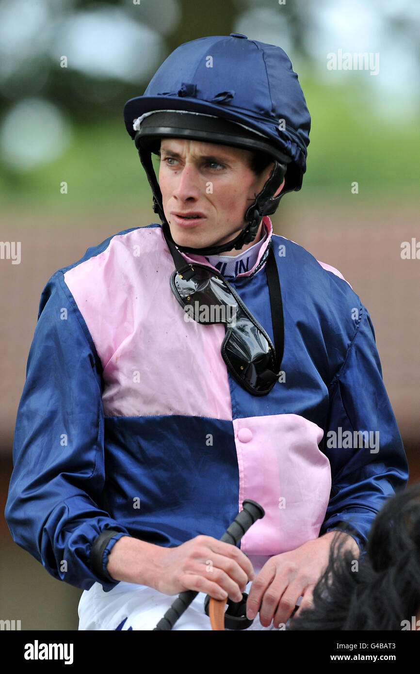 Jockey Ryan Moore su King of Jazz dopo un secondo Posizionare il finale nel Betfred Silver Bowl handicap Foto Stock