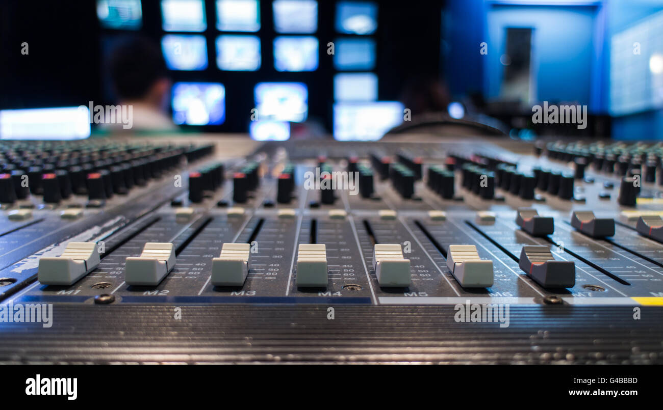 Pulsanti per apparecchiature audio di controllo mixer Foto Stock