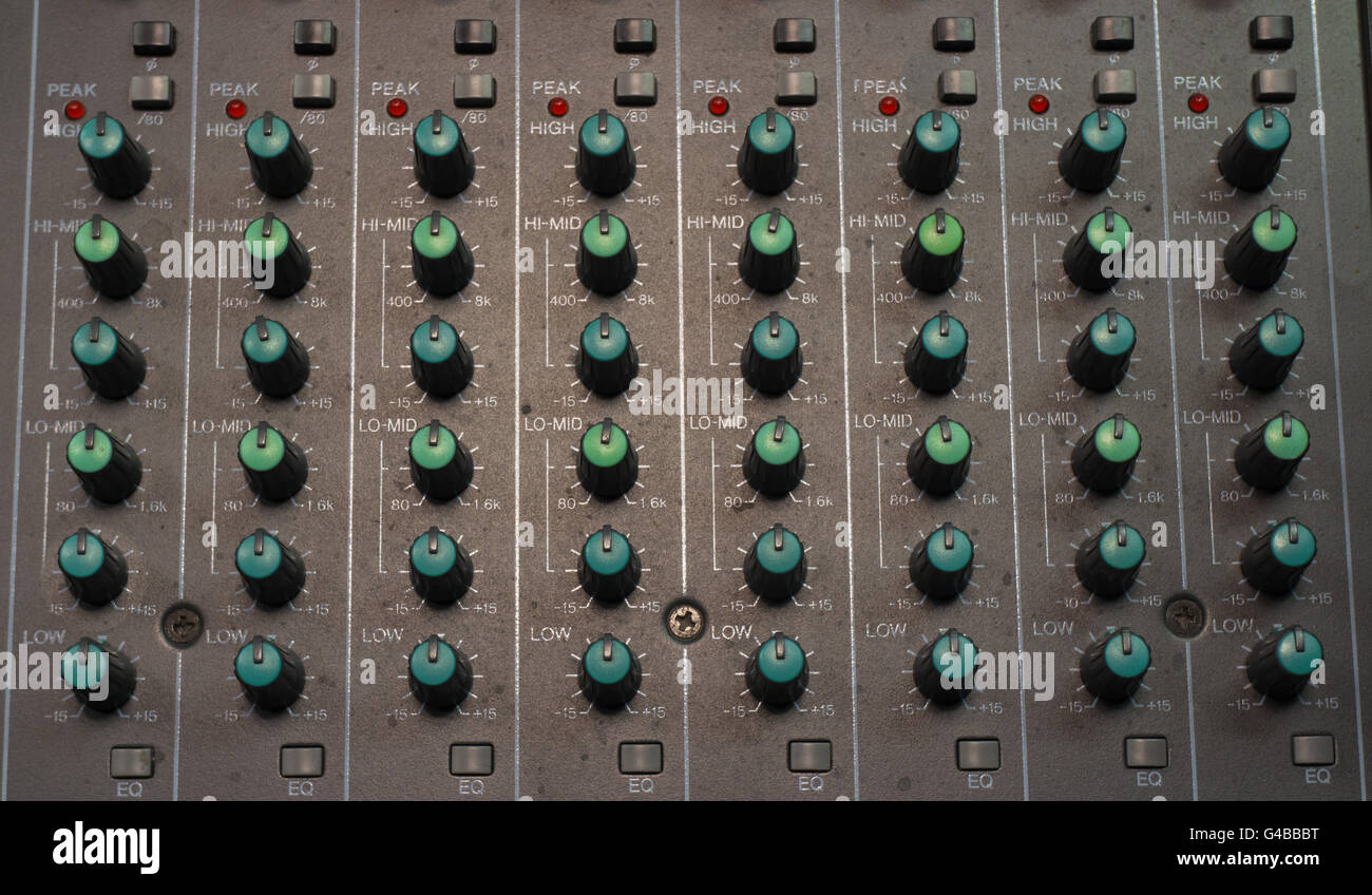 Pulsanti per apparecchiature audio di controllo mixer Foto Stock
