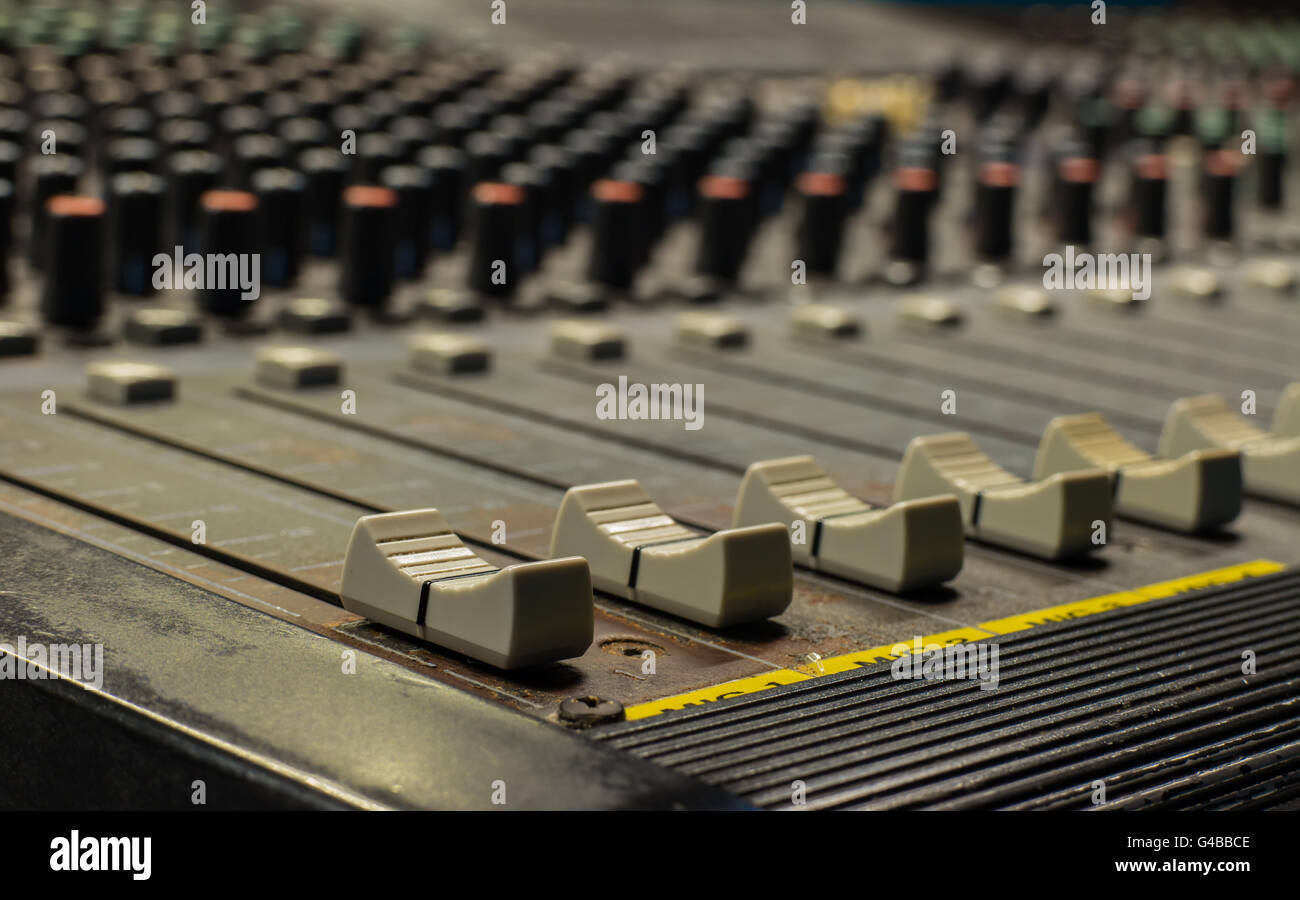 Pulsanti per apparecchiature audio di controllo mixer Foto Stock