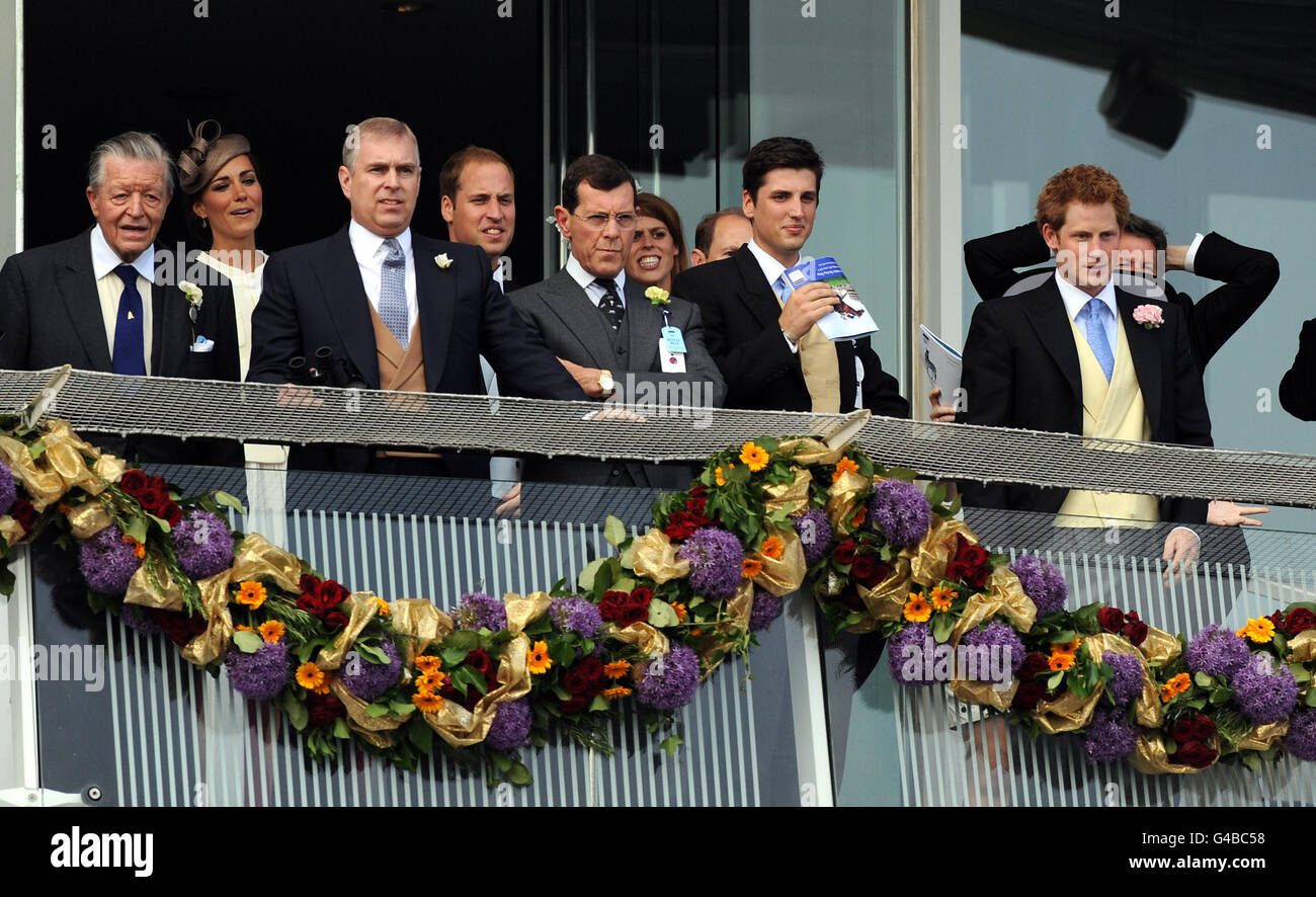 Il balcone reale mostra la loro delusione come Carlton House di sua Maestà la Regina finisce terzo nel Derby a Epsom oggi. Foto Stock