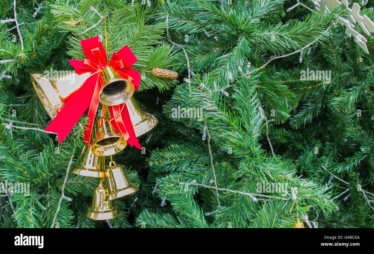 Le campane di Natale e ramoscelli di pino Foto Stock