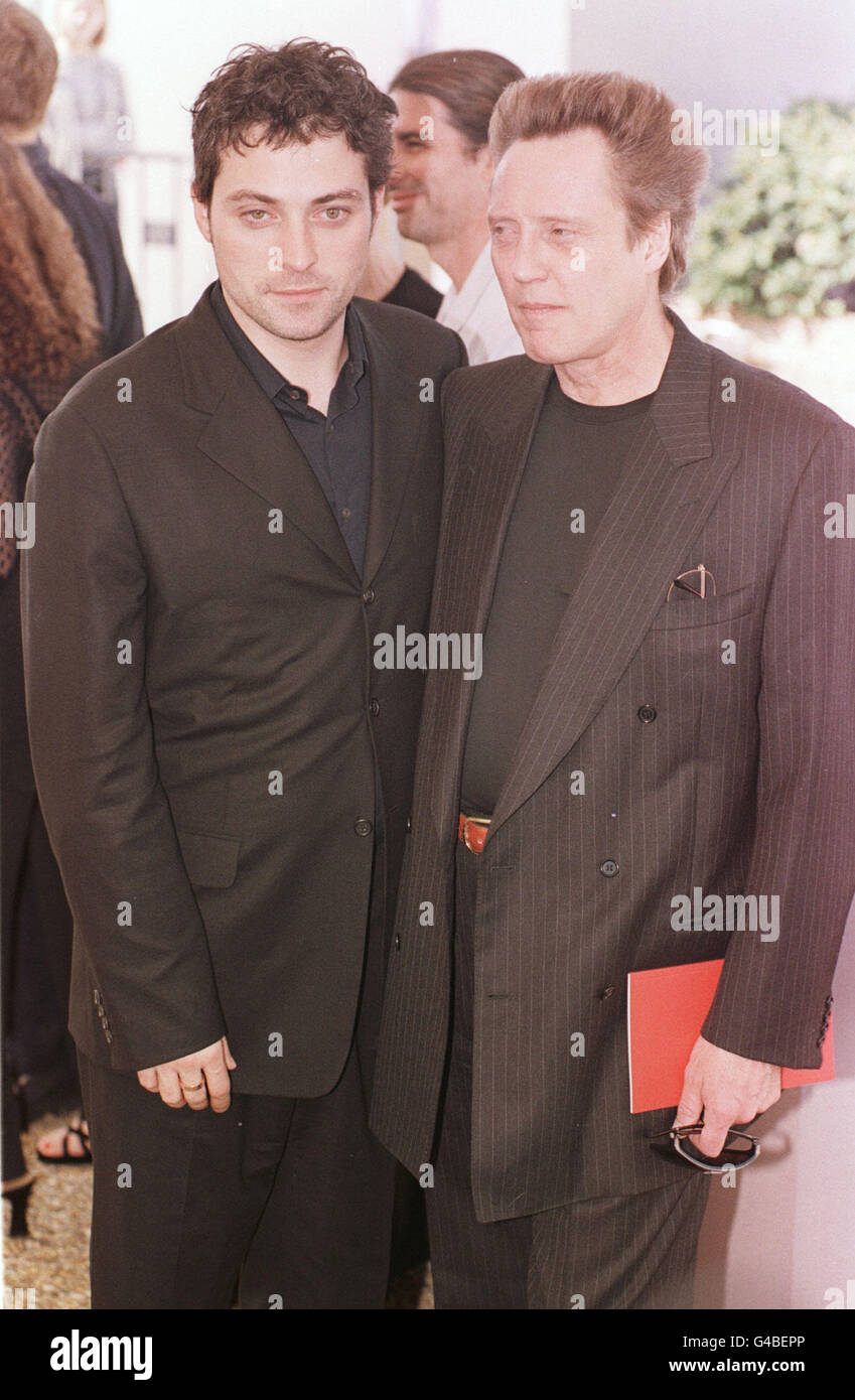 Rufus Sewell (a sinistra) e Christopher Walken in una fotocellula per il nuovo film Illuminata sul tetto del Palais des Festivals a Cannes, Francia, durante il 51° Festival del Cinema di Cannes. Foto Stock