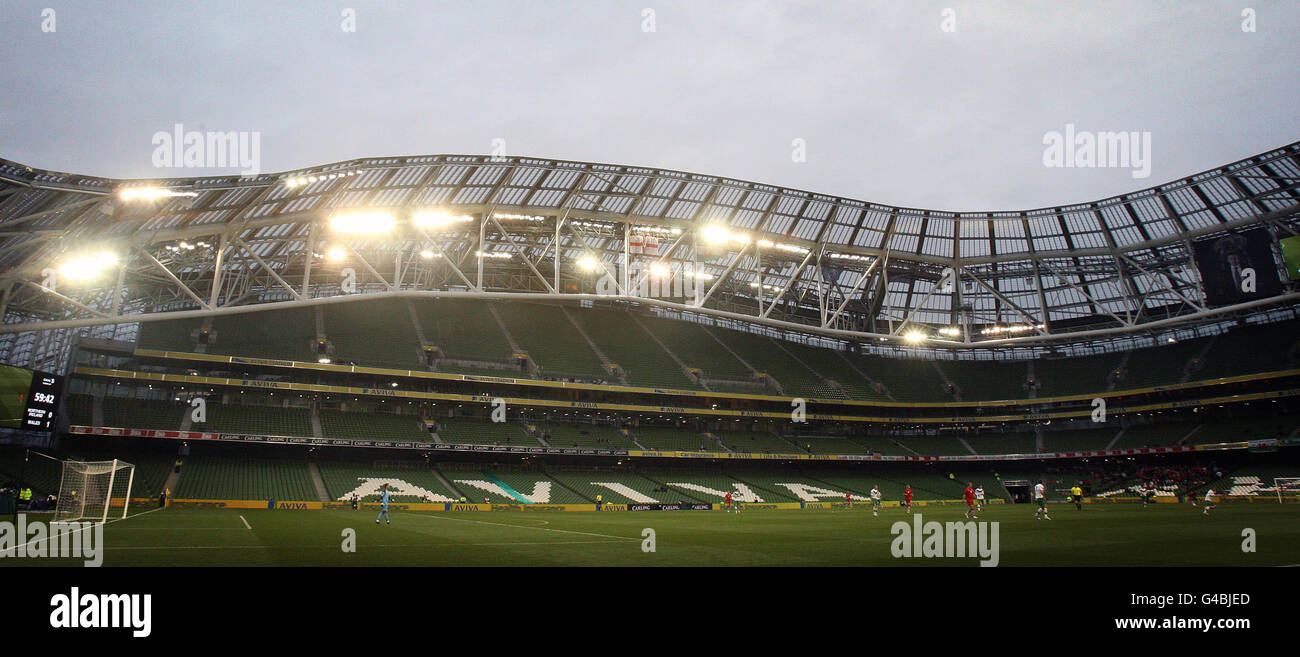 Una vista generale dello Stadio Aviva praticamente vuoto durante la partita della Coppa delle nazioni all'Aviva Stadium di Dublino. Foto Stock