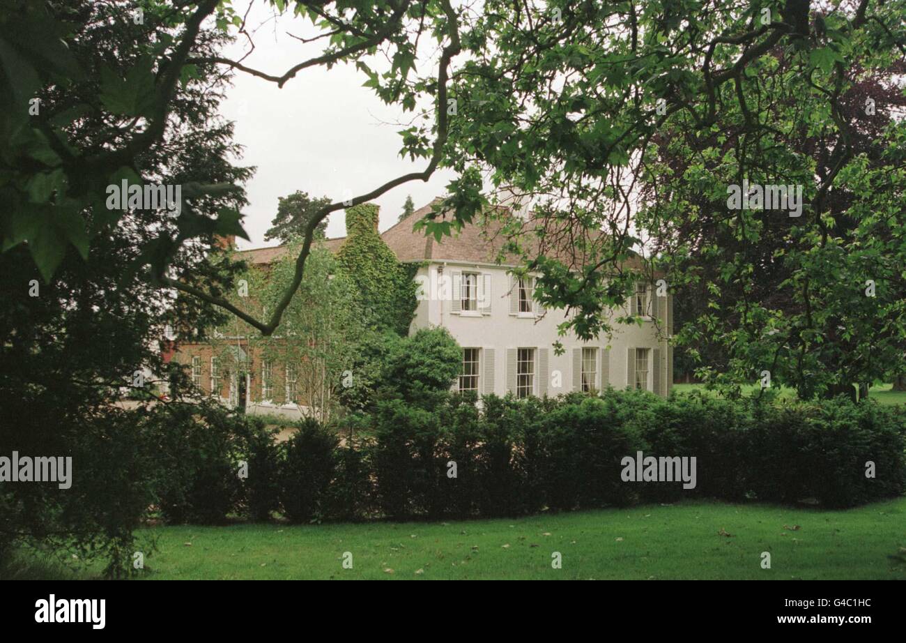 Birch Hall, del valore di 1.5 milioni, che è la nuova casa della Duchessa di York e delle sue due figlie, è emerso oggi (Giovedi). La residenza georgiana è situata nella campagna del Surrey, a soli cinque chilometri da Sunninghill, la sua vecchia casa matrimoniale dove vive da 16 mesi. Vedi PA Story ROYAL Duchess. Foto di Tim Ockenden. Foto Stock