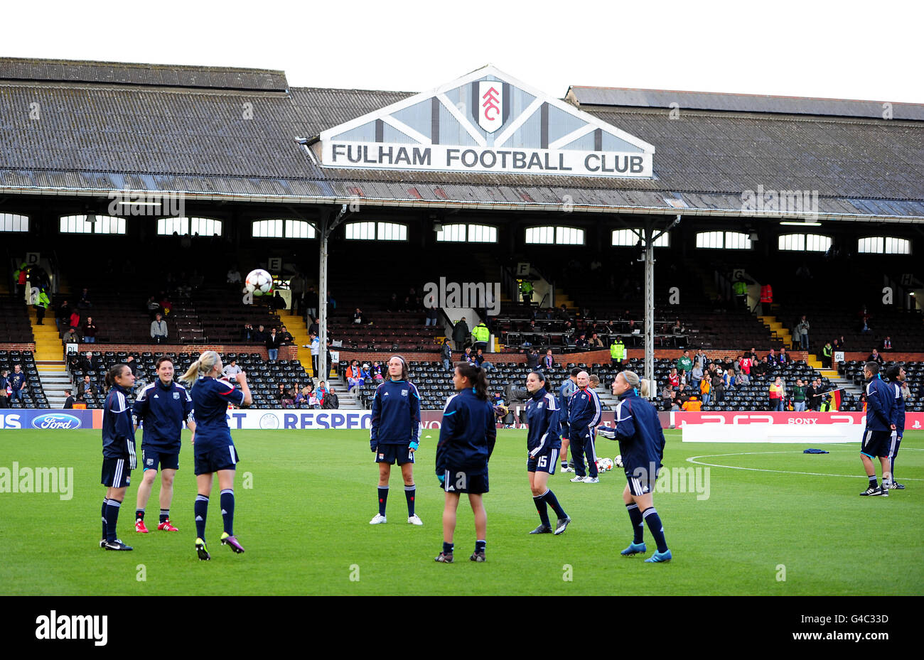 Calcio - UEFA Women's Champions League - finale - Olympique Lyonnais v FFC turbine Potsdam - Craven Cottage. Olympique Lyonnais si riscalda prima del gioco Foto Stock