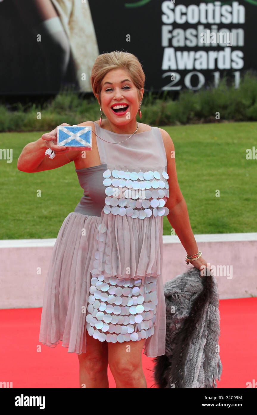 Stilista e TV Presenter Brix Smith Start arriva per gli Scottish Fashion Awards al Science Center di Glasgow. Foto Stock