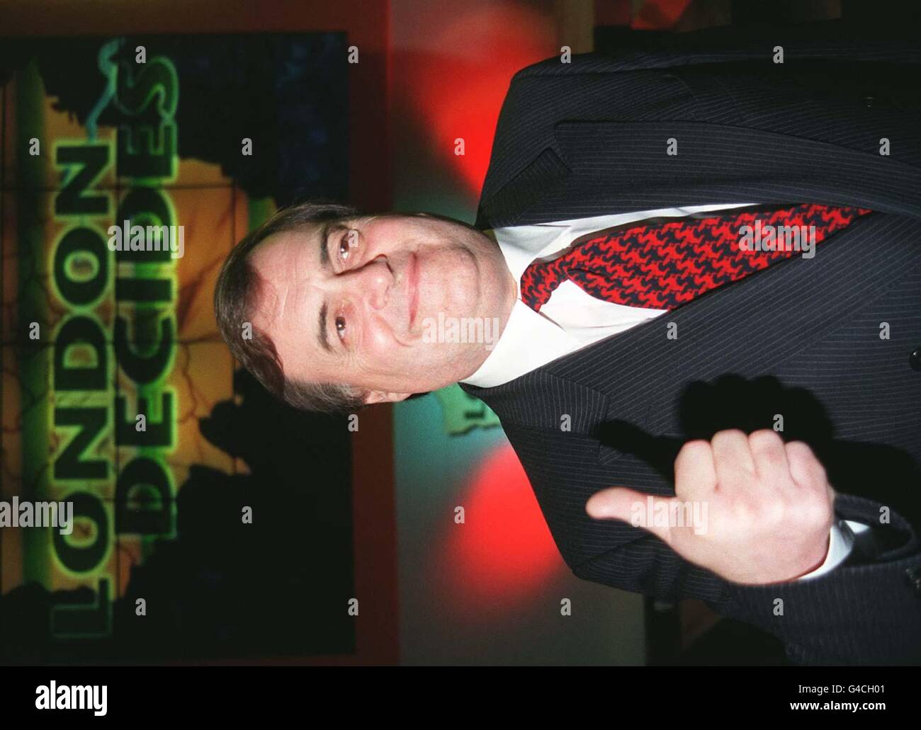 Il vice primo ministro John Prescott reagisce in seguito al voto "sì" delle ultime notti (giovedì) per un nuovo Consiglio di Londra e un sindaco figurato per la capitale. Il risultato positivo ha dimostrato che la Città sostiene le proposte da quasi due a uno con il 72% di voto Sì e il 28% No. Vedere PA storia SONDAGGIO Sindaco. Foto di Stefan Rousseau/PA Foto Stock