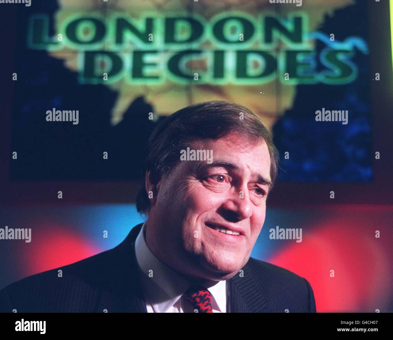 Il vice primo ministro John Prescott reagisce in seguito al voto "sì" delle ultime notti (giovedì) per un nuovo Consiglio di Londra e un sindaco figurato per la capitale. Il risultato positivo ha dimostrato che la Città sostiene le proposte da quasi due a uno con il 72% di voto Sì e il 28% No. Vedere PA storia SONDAGGIO Sindaco. Foto di Stefan Rousseau/PA Foto Stock