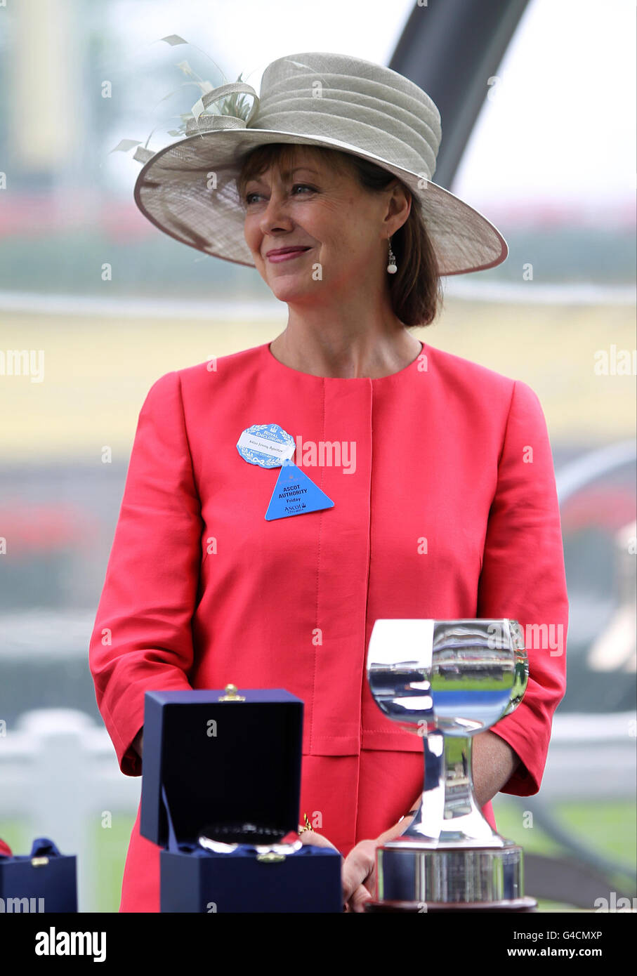 L'attrice Jenny Agutter attende la presentazione della medaglia per gli Albany Stakes il quarto giorno del Royal Ascot Meeting presso l'ippodromo di Ascot, Berkshire. Foto Stock