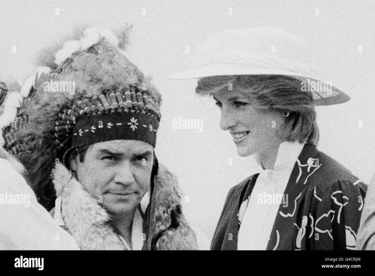 Il Principe e la Principessa del Galles incontrano gli indiani mi'kmaq durante una visita a Charlo, New Brunswick, durante un tour ufficiale del Canada Foto Stock