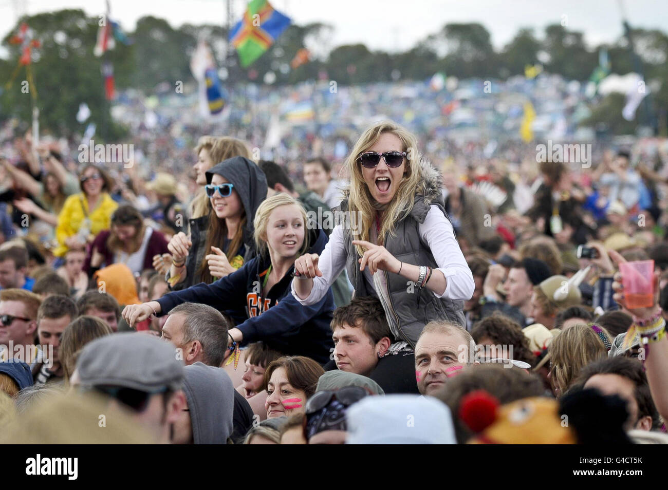 Bottiglia d'acqua ispirata al festival di Glastonbury (non Bottiglia d'acqua ispirata al festival di Glastonbury (non