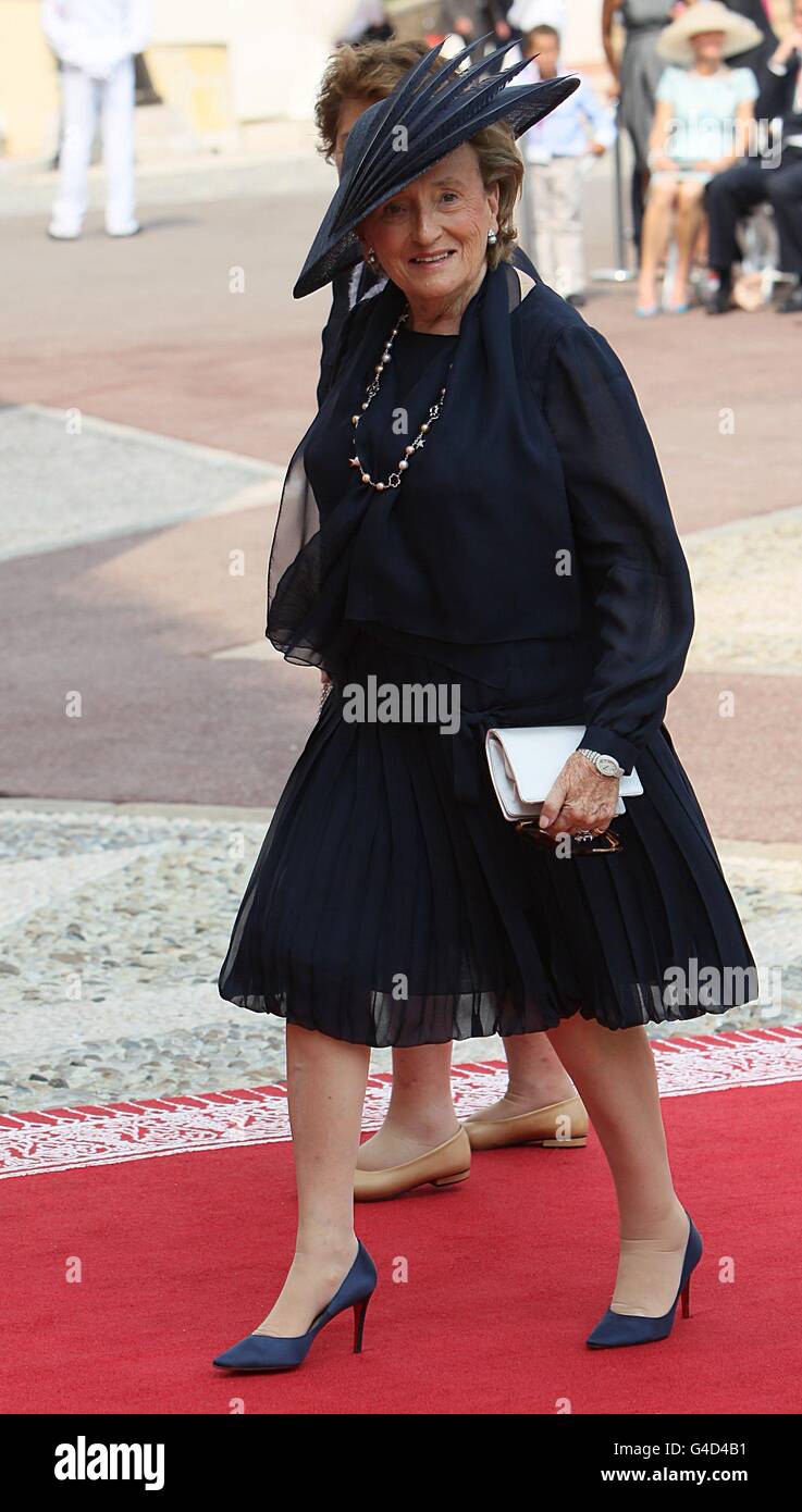 Bernadette Chirac arriva per il matrimonio del Principe Alberto II di Monaco e Charlene Wittstock a Place du Palais. Foto Stock