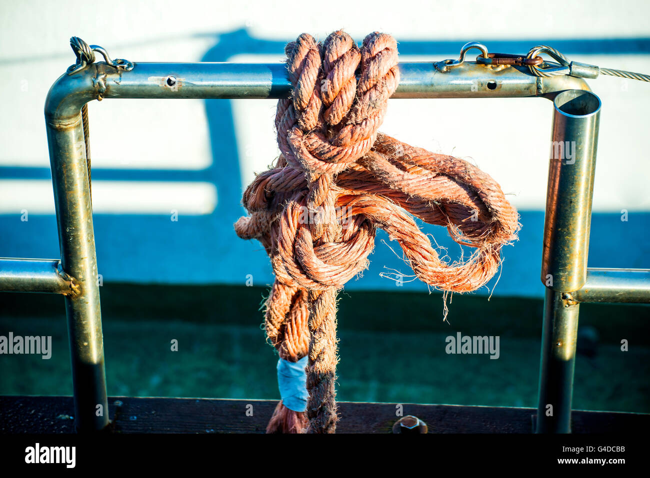 Linea di ormeggio di un peschereccio da traino Foto Stock
