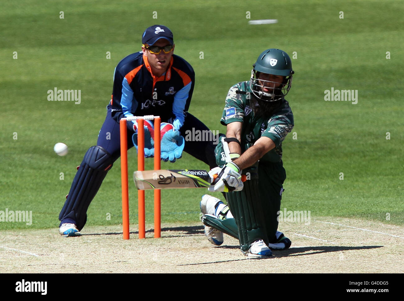 Moeen Ali del Worcestershire pipistrelli durante la partita del gruppo Friends Life T20 North a New Road, Worcester. Foto Stock