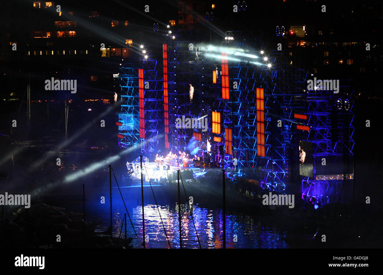 Il musicista francese Jean Michel Jarre suona in un concerto nel porto di Monaco a seguito del servizio di matrimonio civile del principe Alberto II di Monaco e della principessa Charlene di Monaco. Foto Stock