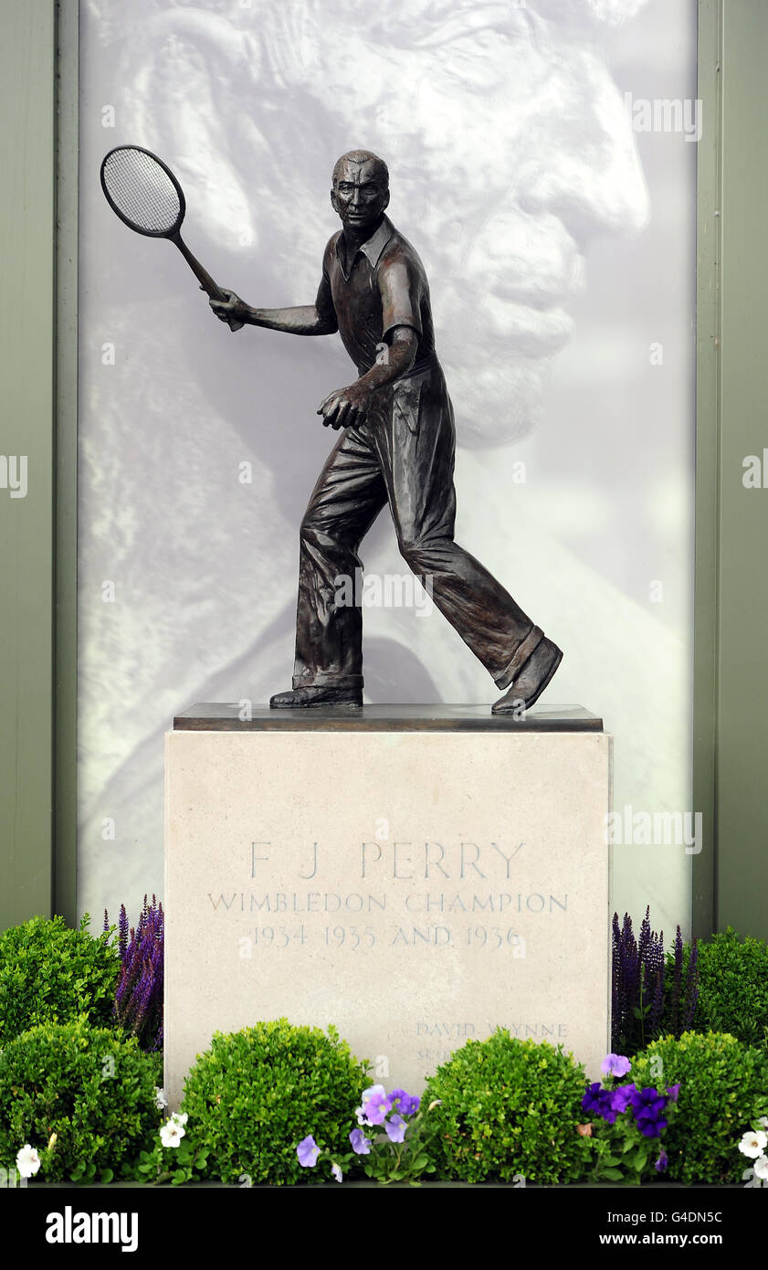 Tennis - 2011 Wimbledon Championships - Preview Day One - The All England Lawn Tennis and Croquet Club. Una statua di Fred Perry all'All England Lawn Tennis and Croquet Club Foto Stock
