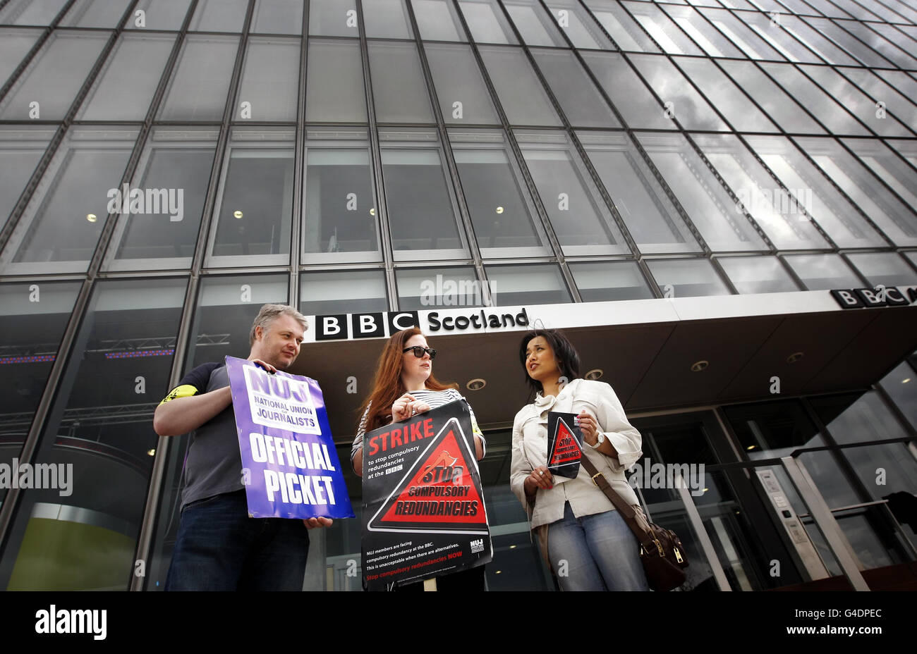 La picket line fuori dalla BBC a Glasgow come membri della National Union of Journalists (NUJ) scena uno sciopero di 24 ore su posti di lavoro. Foto Stock