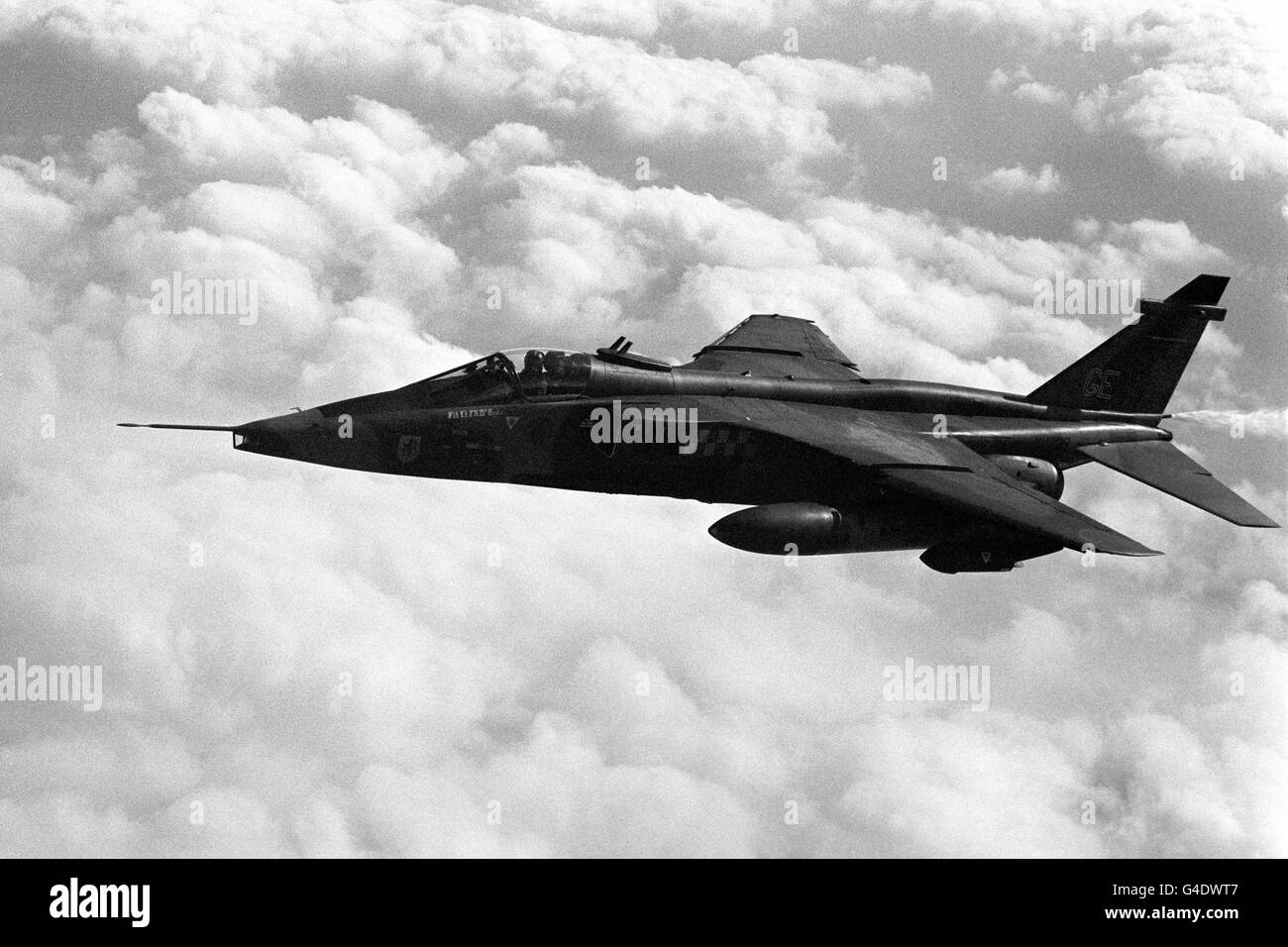 Un jet SEPECAT Jaguar di attacco a terra in volo. Accompagnò l'Avro Vulcan nella corsa finale del bombardiere da RAF Waddington Foto Stock