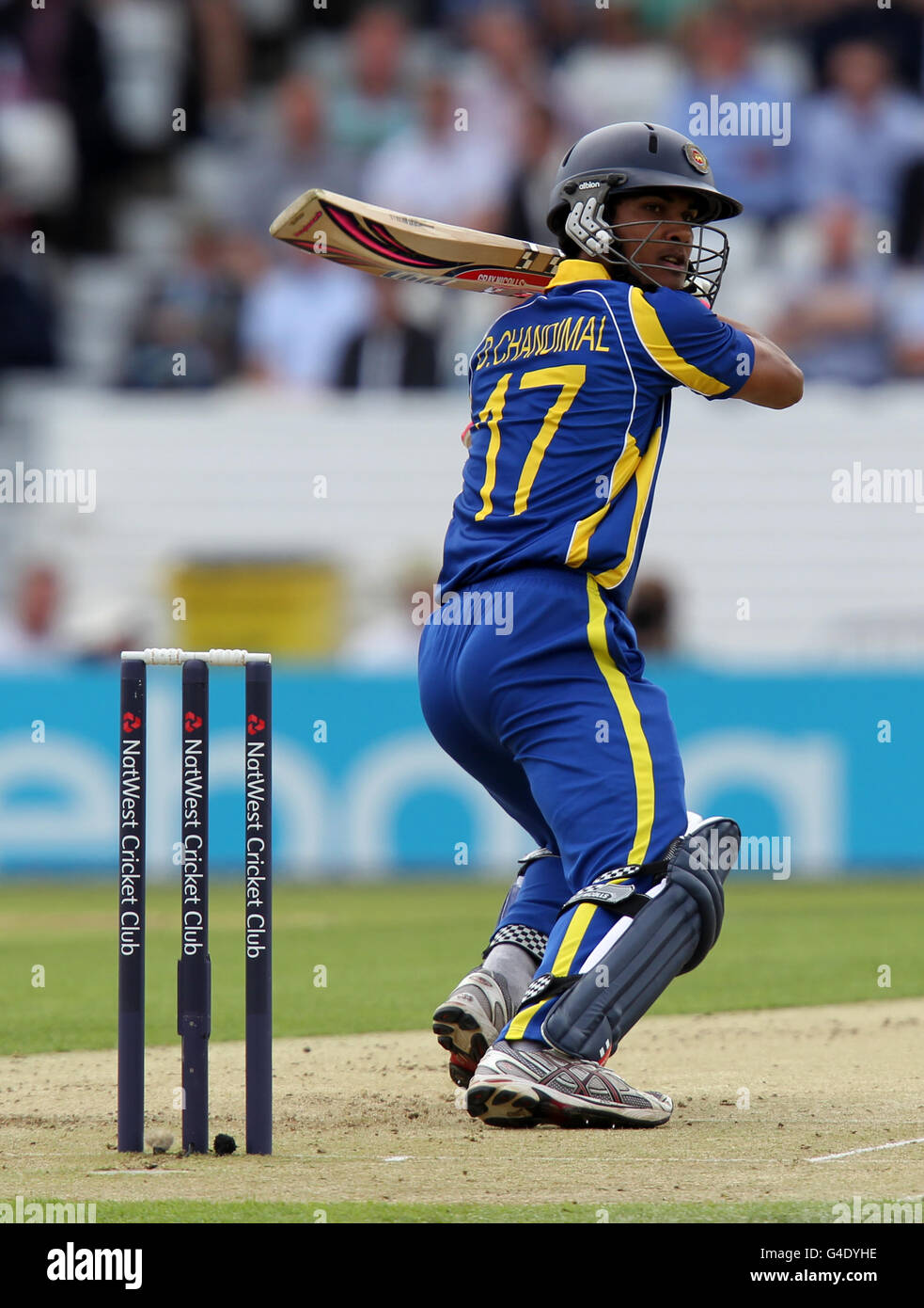 Cricket - 2011 NatWest Series - seconda Giornata Internazionale - Inghilterra / Sri Lanka - Headingley. Dinesh Chandimal dello Sri Lanka matti contro l'Inghilterra Foto Stock