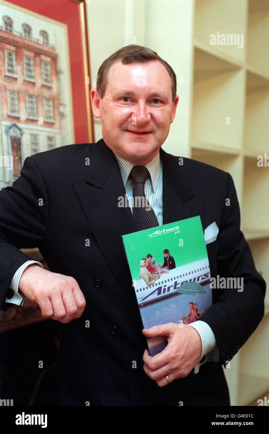 PA NEWS PHOTO 6/1/93 DAVID CROSSLAND, IL PRESIDENTE DI AIRTOURS PLC NELLA CITTÀ DI LONDRA DOPO CHE LA SUA SOCIETÀ HA LANCIATO UN'OFFERTA DI ACQUISTO DI 237 MILIONI DI STERLINE PER LA COMPAGNIA DI VIAGGI RIVALE, PROPRIETARI ALL'ESTERO Foto Stock