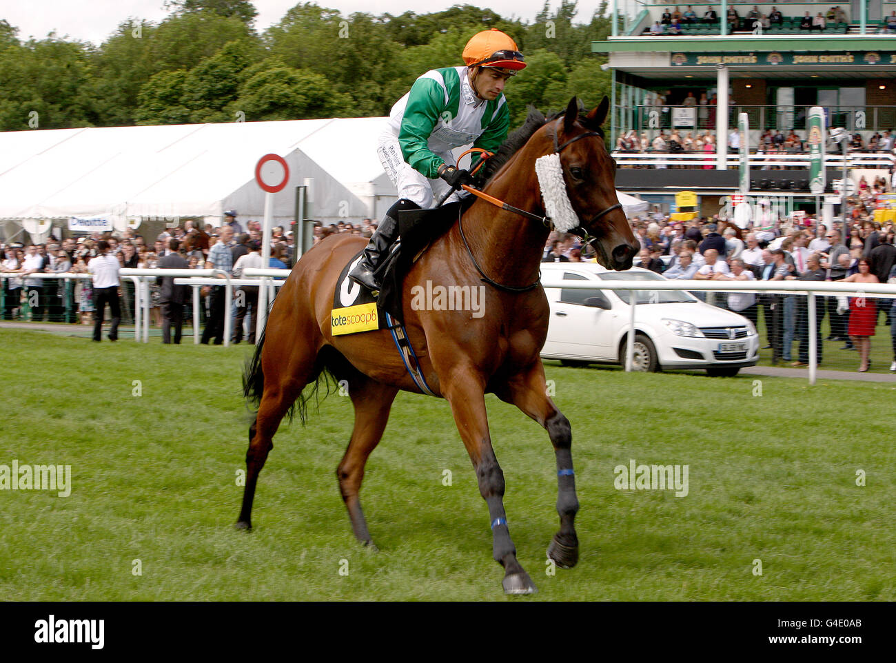 Horse Racing - 2011 Plate Festival - John Smiths Northumberland Plate Day - Newcastle Racecourse. Tombi, guidato da Silvestre de Souza Foto Stock