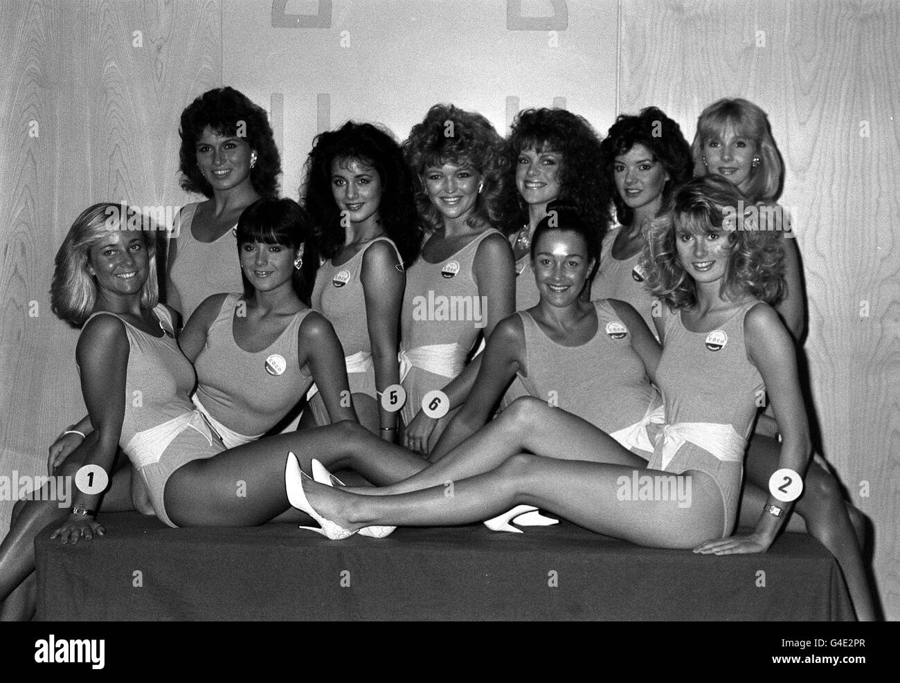 PA NEWS PHOTO 25/8/87 5 DA SINISTRA, LA SECONDA FILA È PAULA BRADBURY 18 ANNI (MISS BRADFORD) AL MISS UK 1987 CONCORRENTI A LONDRA Foto Stock