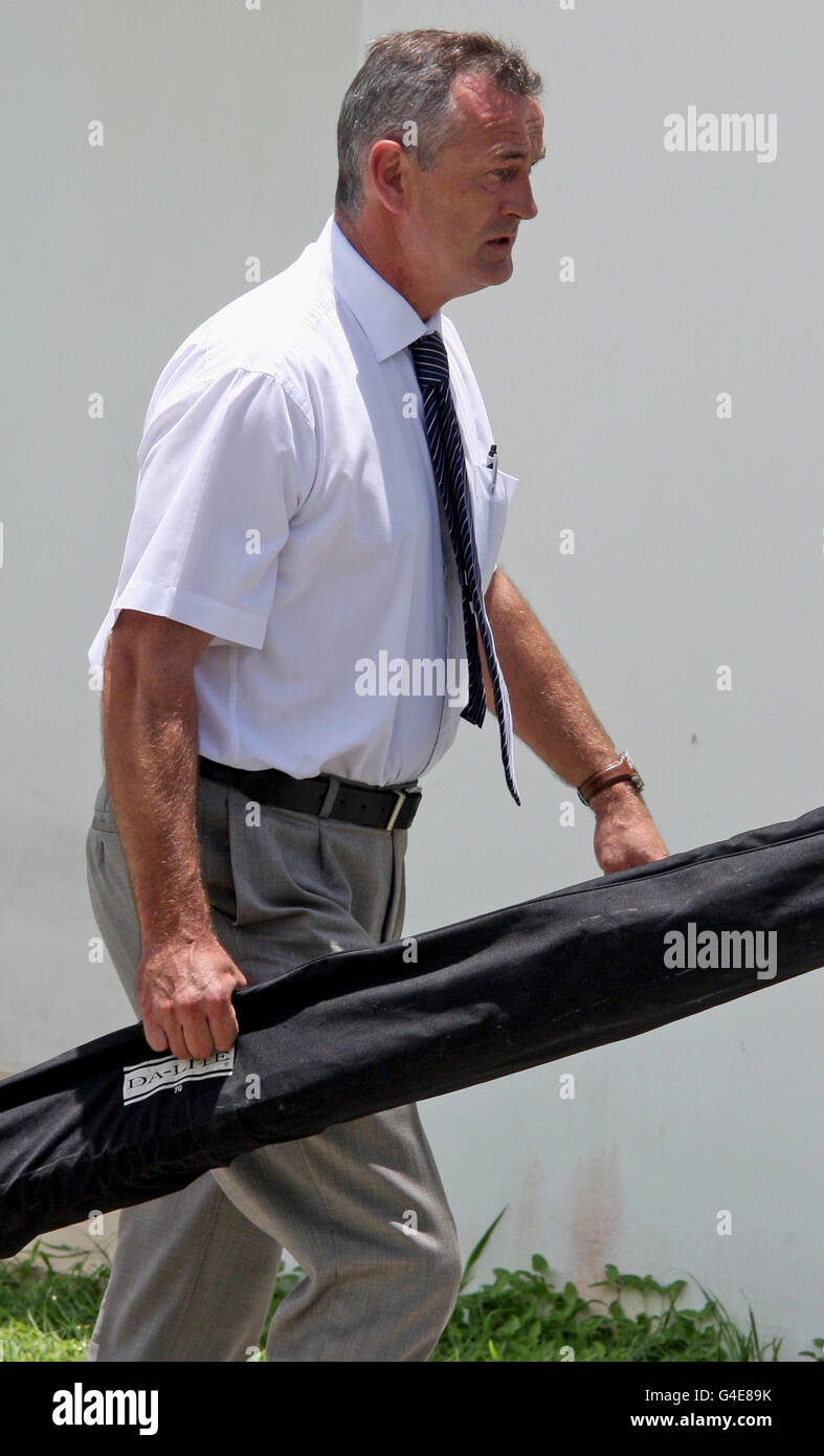 Il poliziotto metropolitano, il detective Sergente Jack Pugh, fuori dalla High Court di St Johns, Antiqua, dove Kaniel Martin, 23 anni, e Avie Howell, 20, sono accusati dell'assassinio di sposi in luna di miele ben e Catherine Mullany, che sono stati assassinati sull'isola nel luglio 2008. Foto Stock