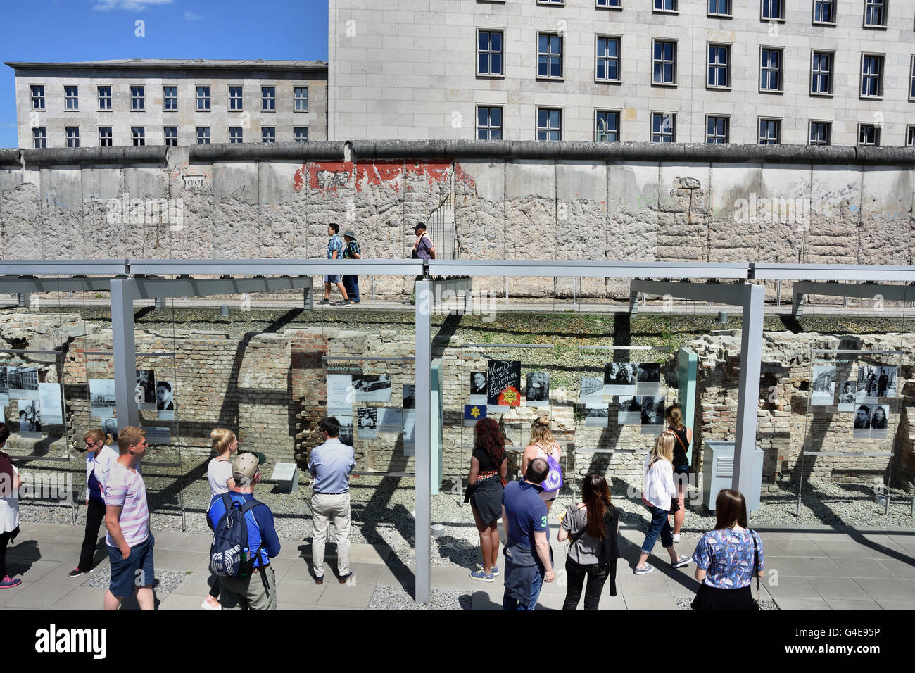 Topographie del terrore museo storico sul sito della ex sede della Gestapo a Berlino Germania Foto Stock