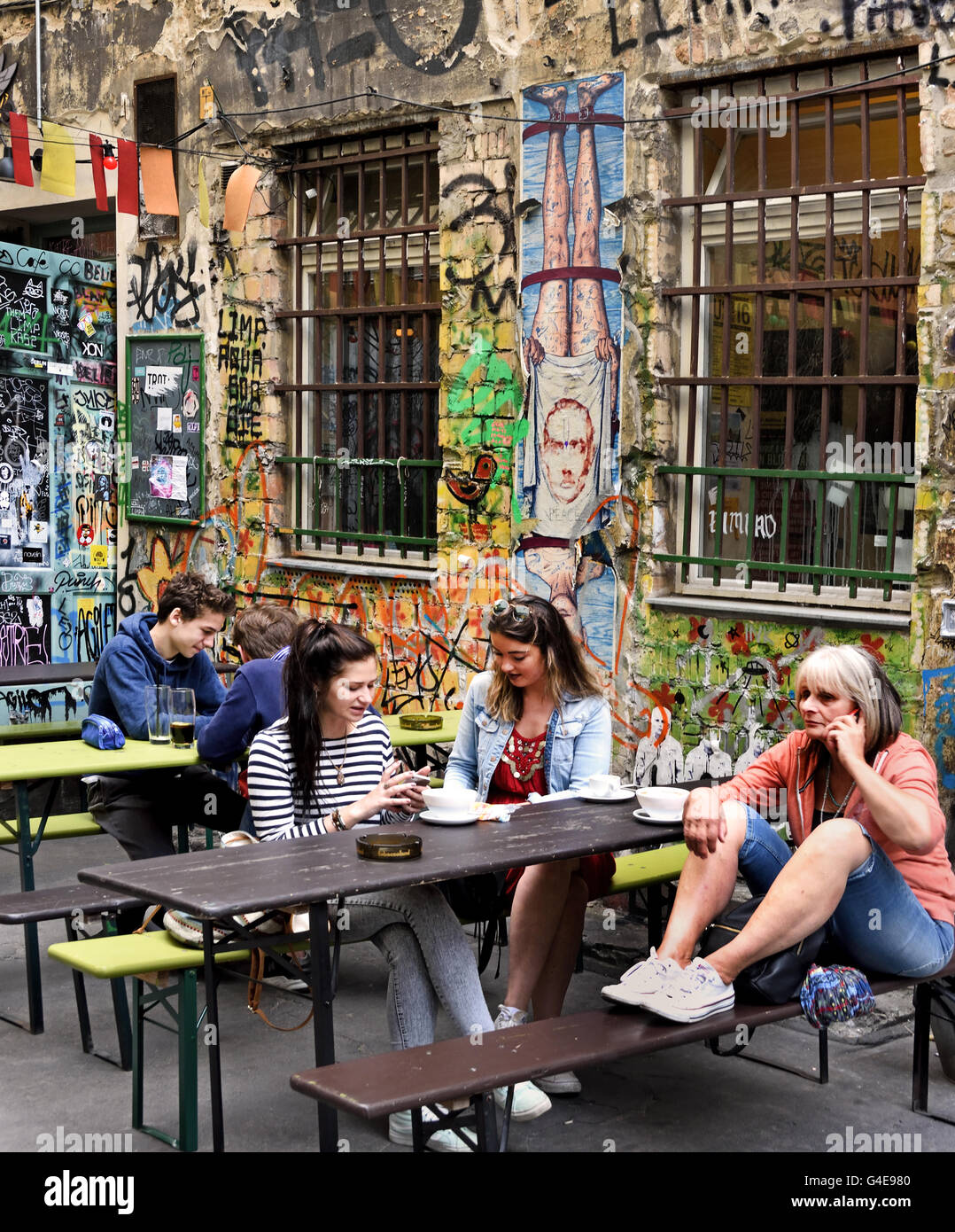 Cinema Cafe in Hackesche Hofe Scheunenviertel Berlino Germania Foto Stock