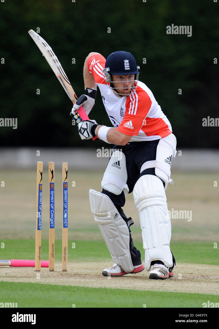 Ian Bell dell'Inghilterra durante una sessione di reti al National Cricket Performance Center di Loughborough. Foto Stock